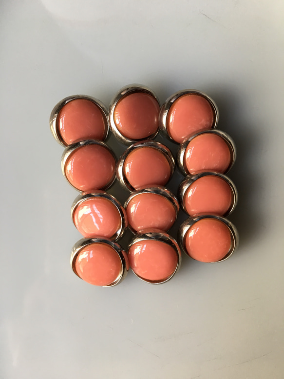 アンティーク ボタン 5個セット ビンテージ 昭和 レトロ 個性的 ハンドメイド素材 シルバー ピンク アクセサリー 1枚目の画像