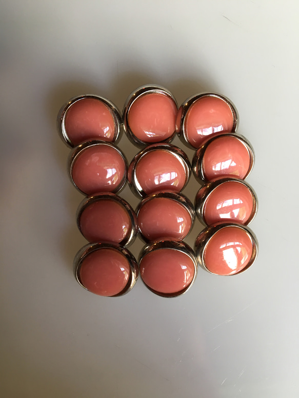アンティーク ボタン 5個セット ビンテージ 昭和 レトロ 個性的 ハンドメイド素材 シルバー ピンク アクセサリー 3枚目の画像