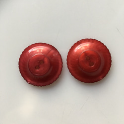 アンティーク ボタン 2個セット【ワインレッド 大】ビンテージ 昭和 レトロ 個性的なボタン ハンドメイド素材 赤紫 花 3枚目の画像