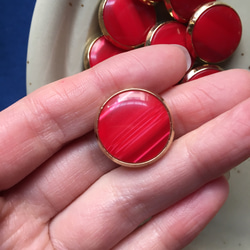 アンティーク ボタン 5個セット ビンテージ 昭和 レトロ 個性的 ハンドメイド素 赤 レッド ゴールド アクセサリー 2枚目の画像