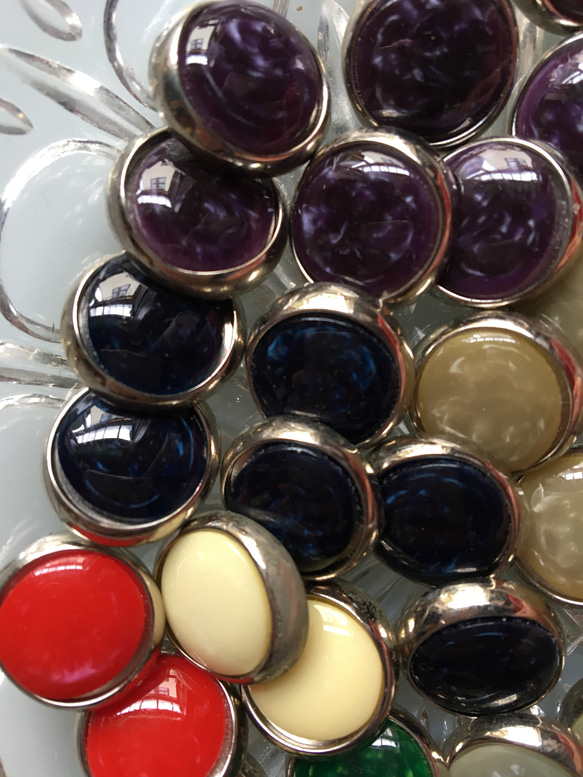 アンティーク ボタン アソート 好きな色 数選んで下さい ¥300〜 ビンテージ 昭和 レトロ 個性的 ハンドメイド素材 4枚目の画像