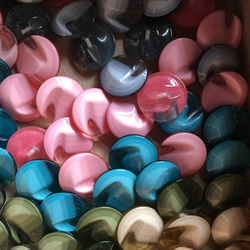 アンティーク ボタン アソート 好きな色 数選んで下さい ¥300〜 ビンテージ 昭和 レトロ 個性的 ハンドメイド素材 3枚目の画像
