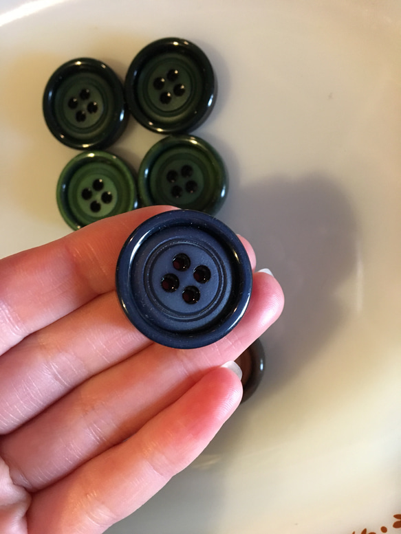 アンティーク ボタン 2個セット ビンテージ 昭和 レトロ 個性的 ハンドメイド素材 [ネイビー 紺] アクセサリー 4枚目の画像