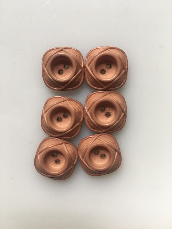アンティーク ボタン 6個セット 中 ビンテージ 昭和 レトロ 個性的 ハンドメイド素材 茶 ブラウン アクセサリー 1枚目の画像