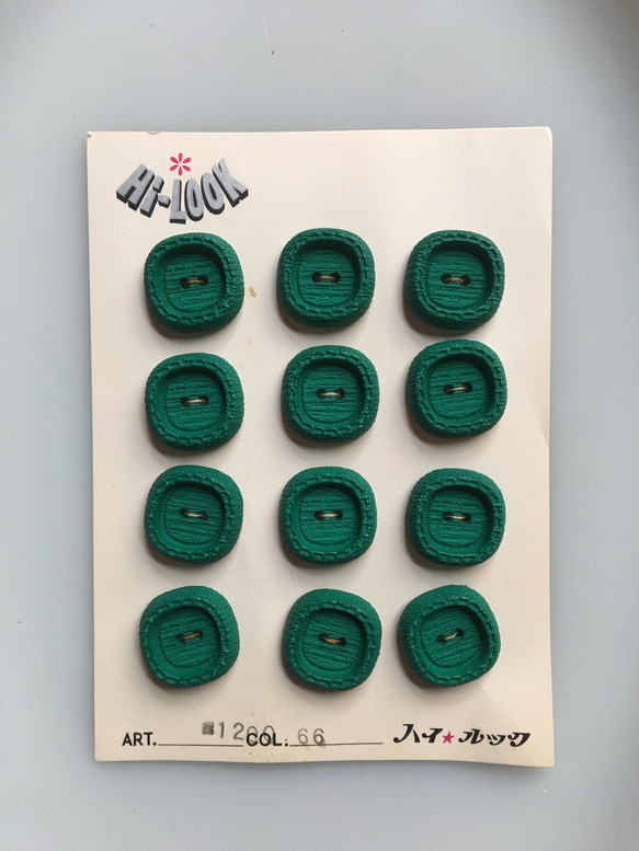 アンティーク ボタンシート 1枚 深緑 12個 ビンテージ 昭和 レトロ 個性的なボタン ハンドメイド素材 緑 グリーン 1枚目の画像
