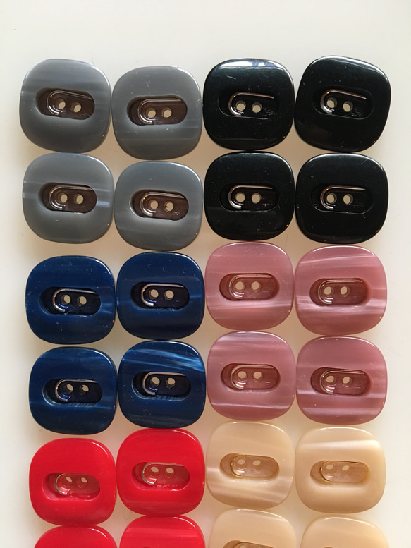 好きな色を選んで下さい！ アンティーク ボタン 4個 ビンテージ 昭和 レトロ 個性的 ハンドメイド素材 デッドストック 4枚目の画像