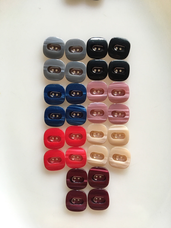 好きな色を選んで下さい！ アンティーク ボタン 4個 ビンテージ 昭和 レトロ 個性的 ハンドメイド素材 デッドストック 5枚目の画像