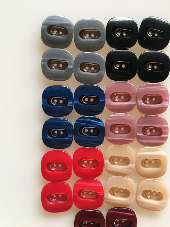 好きな色を選んで下さい！ アンティーク ボタン 4個 ビンテージ 昭和 レトロ 個性的 ハンドメイド素材 デッドストック 6枚目の画像