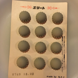 アンティーク ボタンシート 1枚 グレー 12個 ビンテージ 昭和 レトロ 個性的なボタン ハンドメイド素材 灰色 丸 8枚目の画像