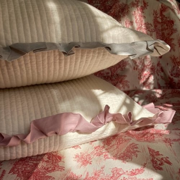 フリルクッションカバー　ハンドメイド♡ ファスナーなし♡フリルクッションカバーの作り方｜簡単DIY