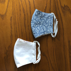 【即納＊送料無料】立体マスク2枚セット　白&ブルー花柄　ポケット選択可能 3枚目の画像