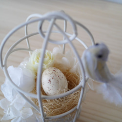 春告げる小鳥✿イースター(白）　プリザーブドフラワー 2枚目の画像