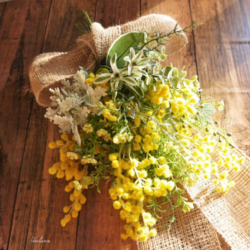 ミモザと野花のスワッグ アートフラワー florblanca 通販 5169186