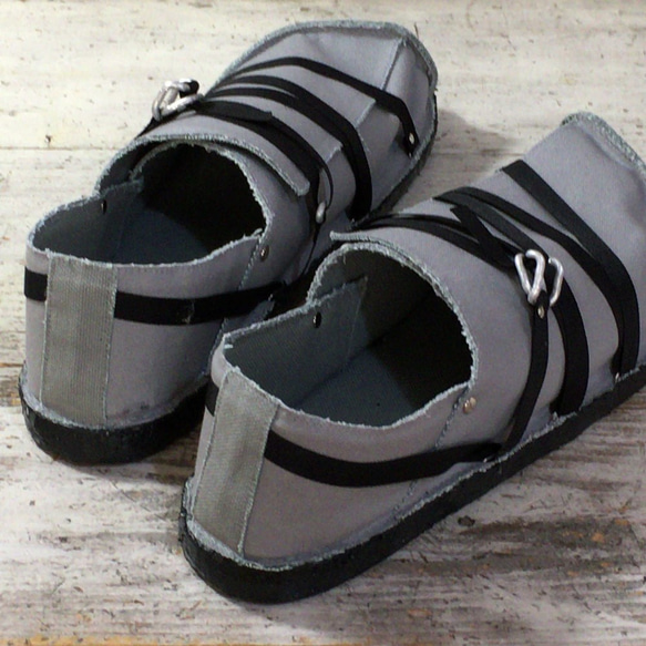 Belted Sneakers 第2張的照片