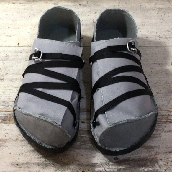 Belted Sneakers 第3張的照片