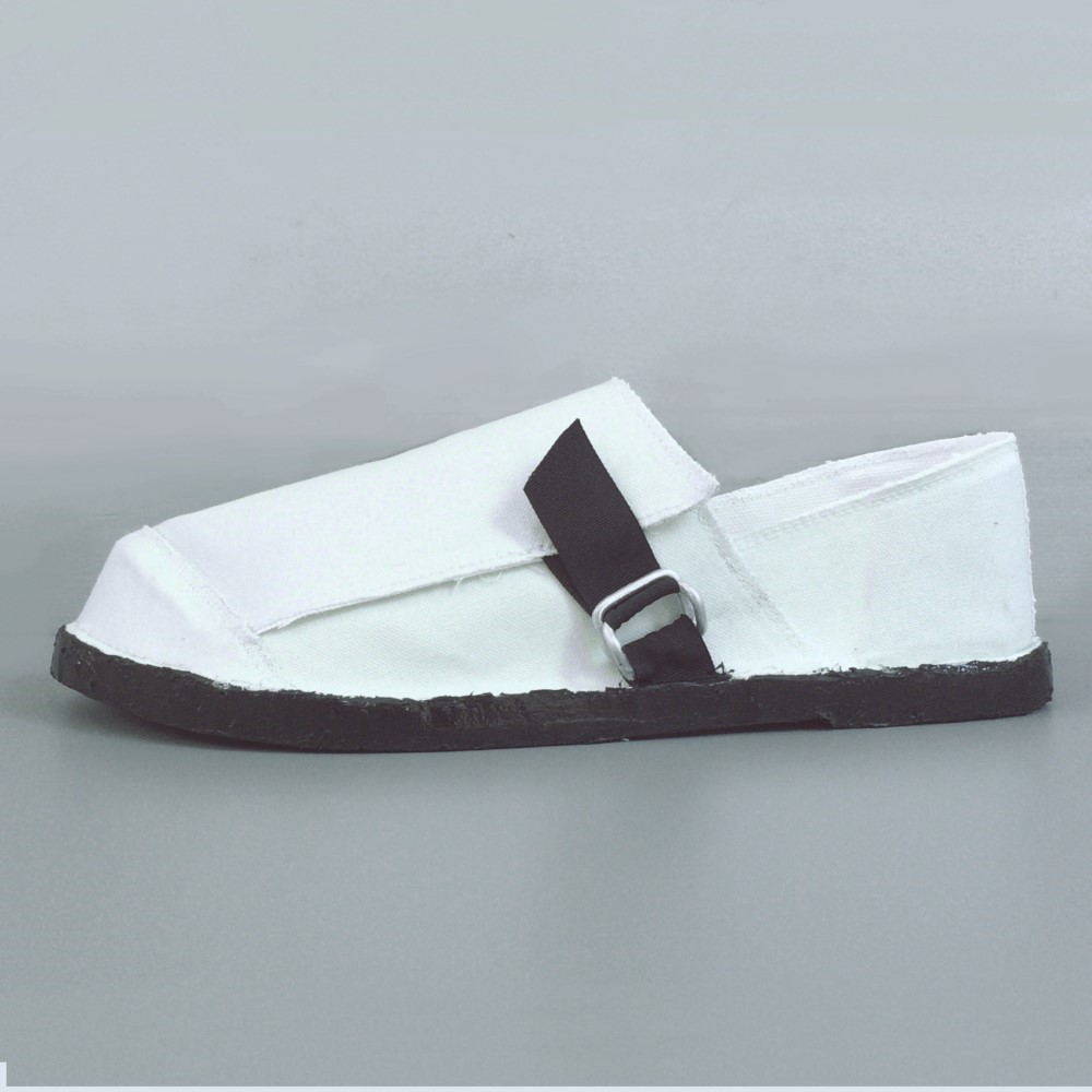 プレーンなベルテッドスニーカー