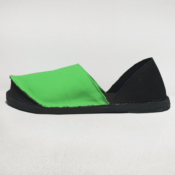雙色分體鞋：黑色/綠 第1張的照片