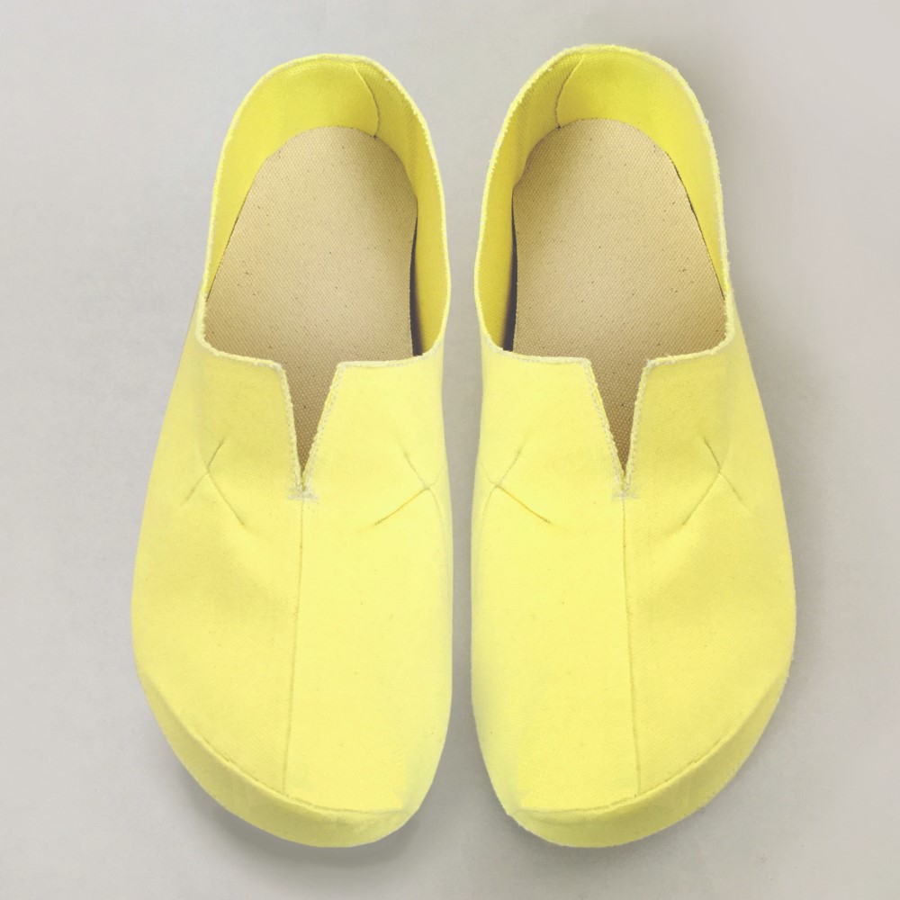 クロスディンプルのキャンバスシューズ