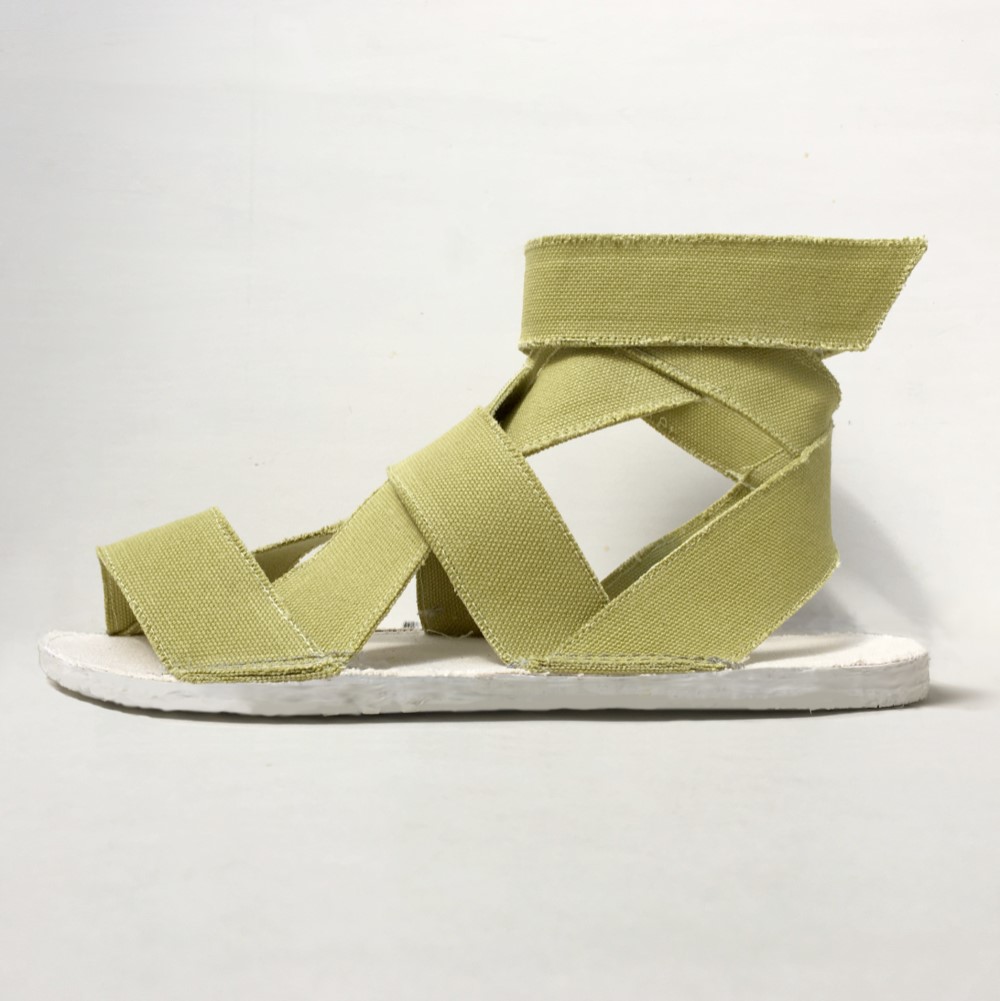 クロスベルトのブーツサンダル 4,455円