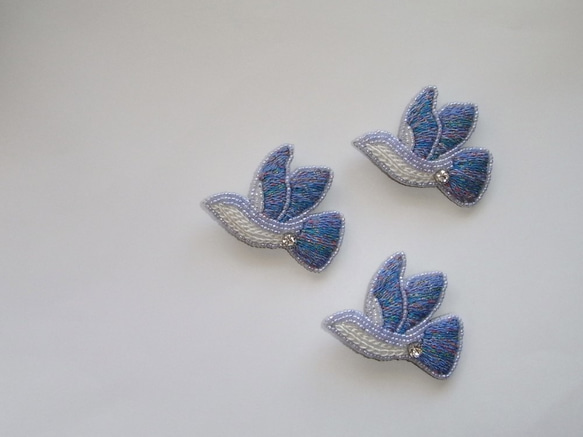 青い鳥*　ビーズ刺繍ブローチ 1枚目の画像