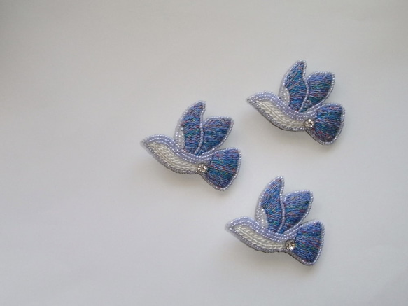 青い鳥* ビーズ刺繍ブローチ ブローチ 月とザリガニ 通販