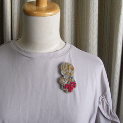 Klimt*蜂蜜色の髪の乙女　ビーズ刺繍ブローチ 5枚目の画像