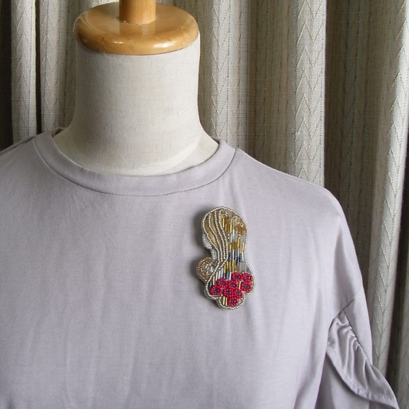Klimt*蜂蜜色の髪の乙女　ビーズ刺繍ブローチ 5枚目の画像