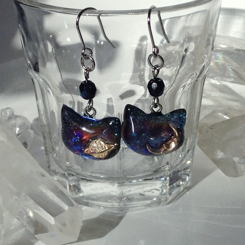 宇宙の立体猫のピアス/イヤリング レジンアクセサリ― ピアス