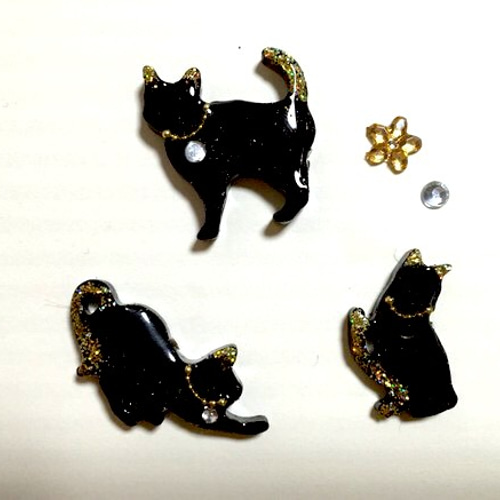 キラキラぷっくり 黒猫金ラメ ピアスorマグネット3点セット