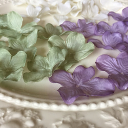 【日本製】フープピアスにもオススメ 大きめサイズ  紫陽花造花  クラシカルトリプルカラーセット 3枚目の画像