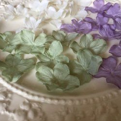 【日本製】フープピアスにもオススメ 大きめサイズ  紫陽花造花  クラシカルトリプルカラーセット 4枚目の画像