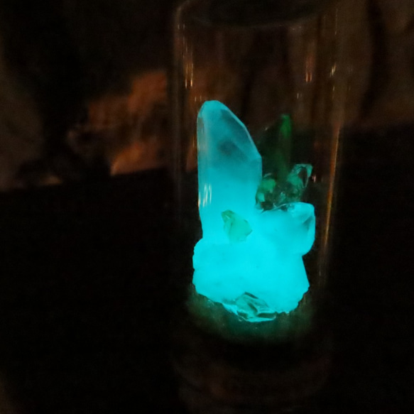 【受注製作】夜燭鉱石標本瓶【Sサイズ／ガラスカレット】 3枚目の画像