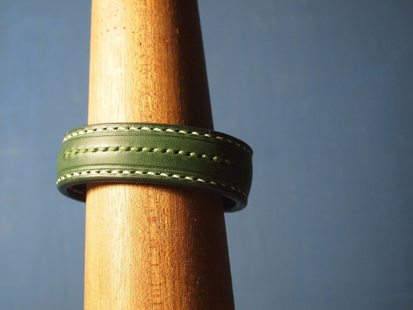 Leather bangle "Moss" 特製款皮手環 「苔癬」 第2張的照片