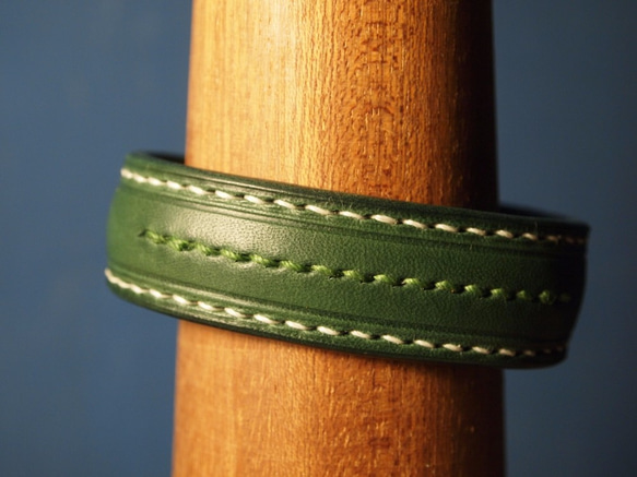 Leather bangle "Moss" 特製款皮手環 「苔癬」 第3張的照片