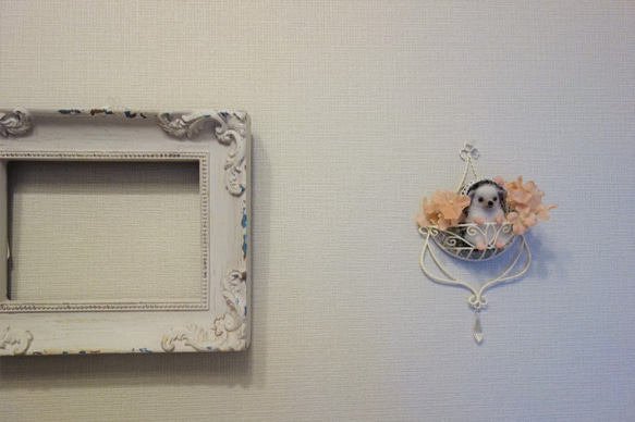 ハリネズミの赤ちゃんと紫陽花の花びらの壁飾り　羊毛フェルト　 5枚目の画像