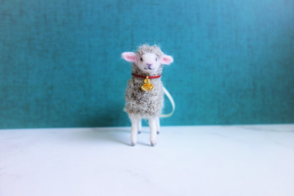 小さな羊のオーナメント　1年じゅう飾れる2WAY  クリスマス　羊毛フェルト 3枚目の画像