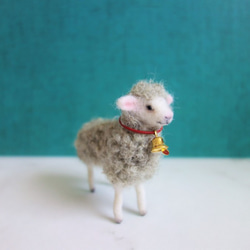 小さな羊のオーナメント　1年じゅう飾れる2WAY  クリスマス　羊毛フェルト 2枚目の画像