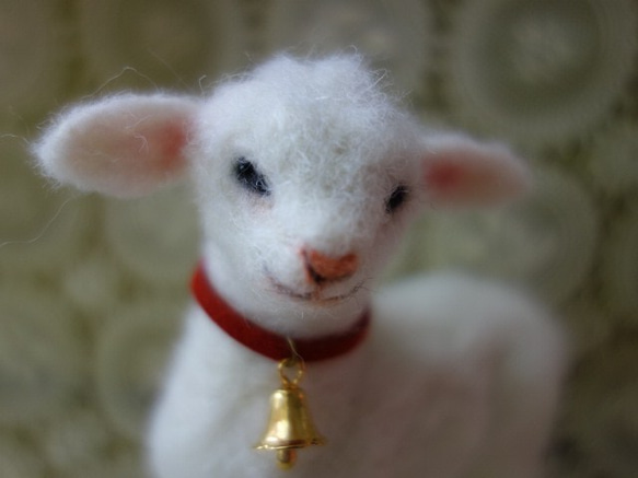 赤い首輪の子ヤギ　羊毛フェルト 1枚目の画像