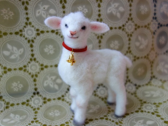 赤い首輪の子ヤギ　羊毛フェルト 2枚目の画像