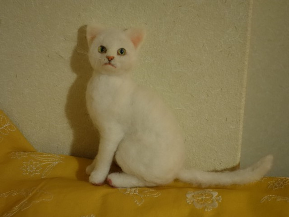 送料無料　白猫　羊毛フェルト 5枚目の画像
