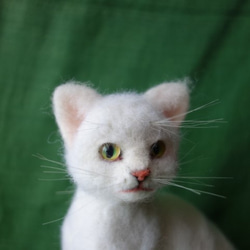 送料無料　白猫　羊毛フェルト 4枚目の画像