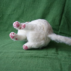 送料無料　白猫　羊毛フェルト 7枚目の画像