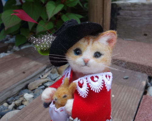 ハンドメイド★羊毛フェルト　夏　ネコ　うちわ　サンダル　麦わら帽子 羊毛フェルト 寒がり にゃんこ と 羊さん | iichi 日々の暮らし