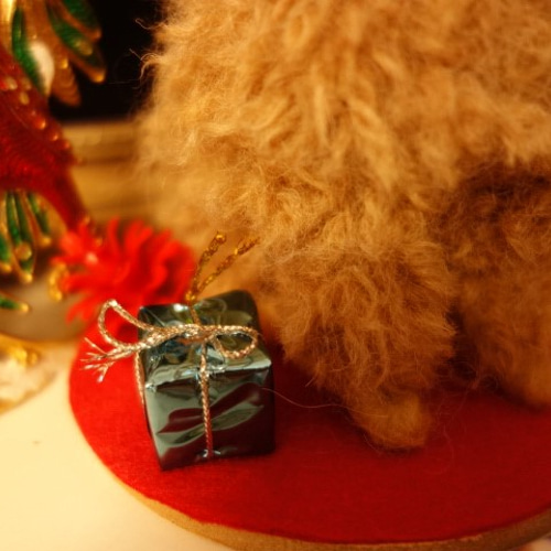 干支トイプードル ♡ 羊毛フェルト 縁起 犬 トイプードル（ホワイト 白）の羊毛フェルト 犬 羊毛フェルト chai