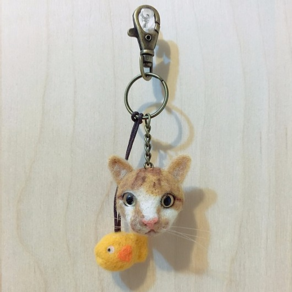 【☆むむ☆プロフィール★ 】 羊毛フェルト 猫 キーホルダー ◾受注制作 羊毛フェルトの猫マスコット(ベージュ) キーホルダー