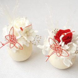 【 新春福袋2021】紅白のプリザーブドフラワーの置物with鶴 2枚目の画像