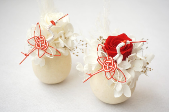 【 新春福袋2021】紅白のプリザーブドフラワーの置物with鶴 3枚目の画像