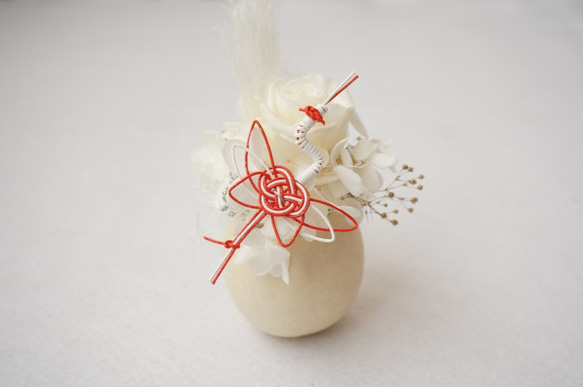 【 新春福袋2021】紅白のプリザーブドフラワーの置物with鶴 5枚目の画像