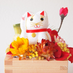 【お正月飾り】松竹梅の庭の招き猫 2枚目の画像