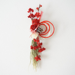 【早割お正月2022】紅白マムと梅のお正月飾り 2枚目の画像